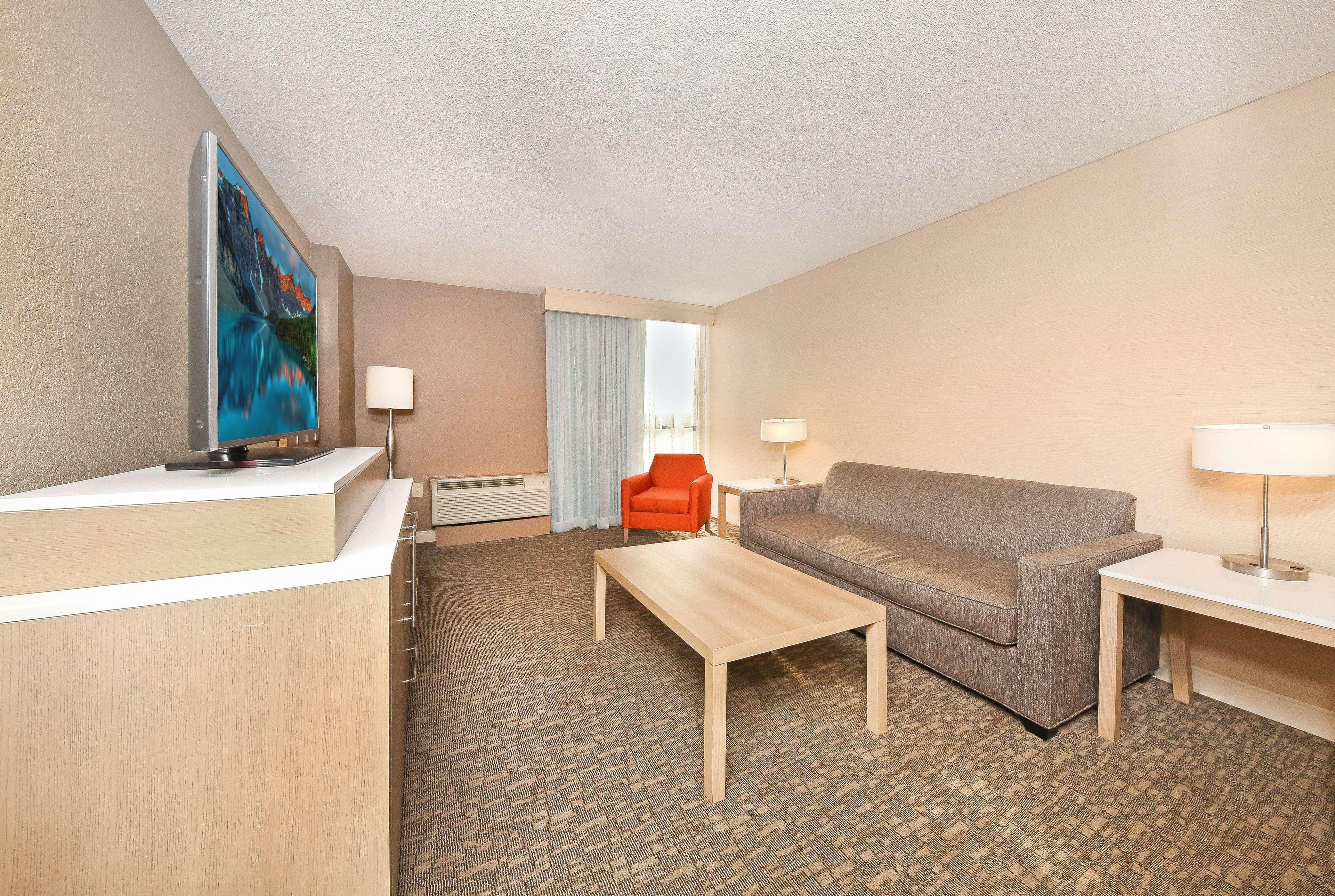 Doubletree By Hilton Virginia Beach Exterior photo
