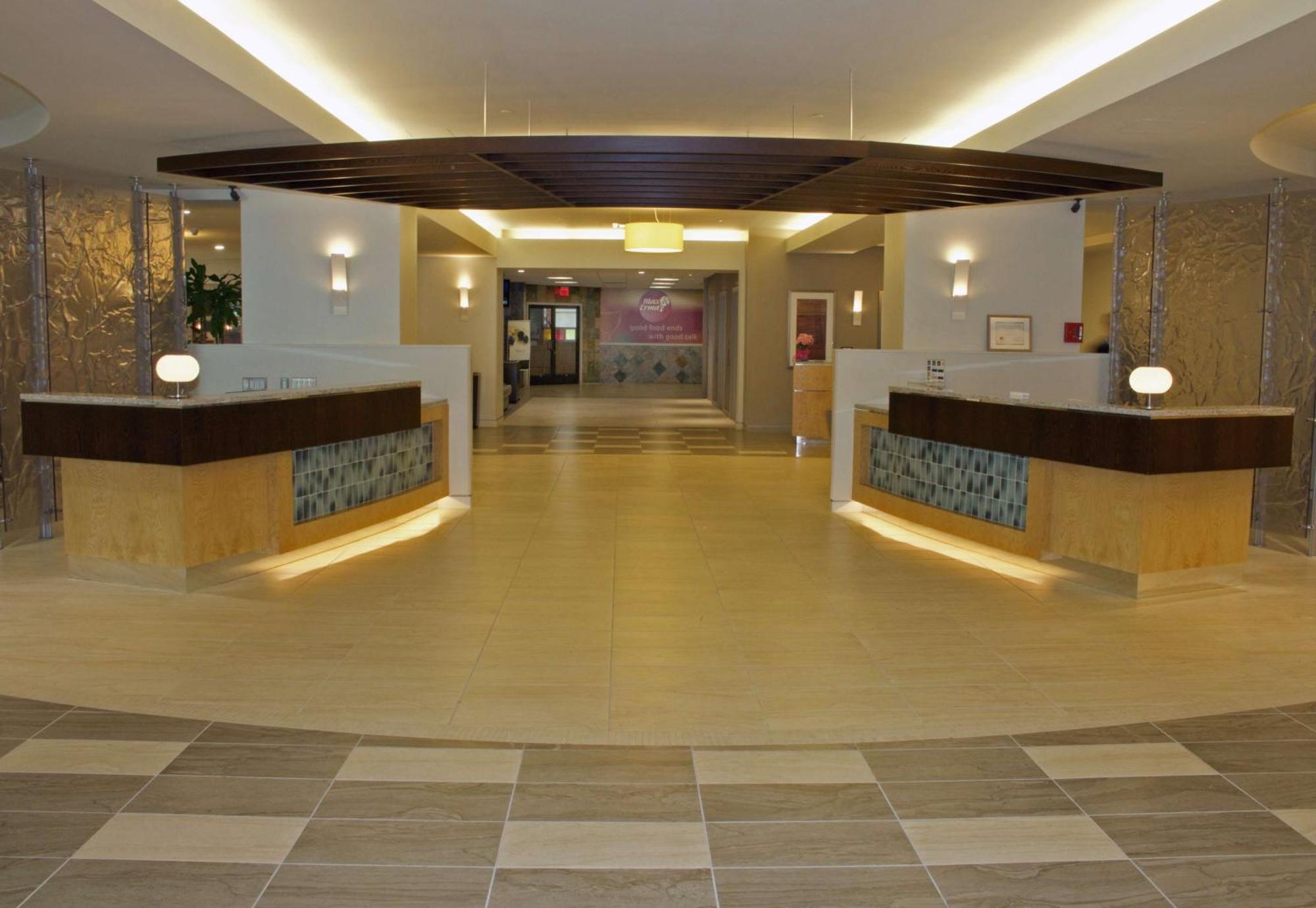 Doubletree By Hilton Virginia Beach Exterior photo