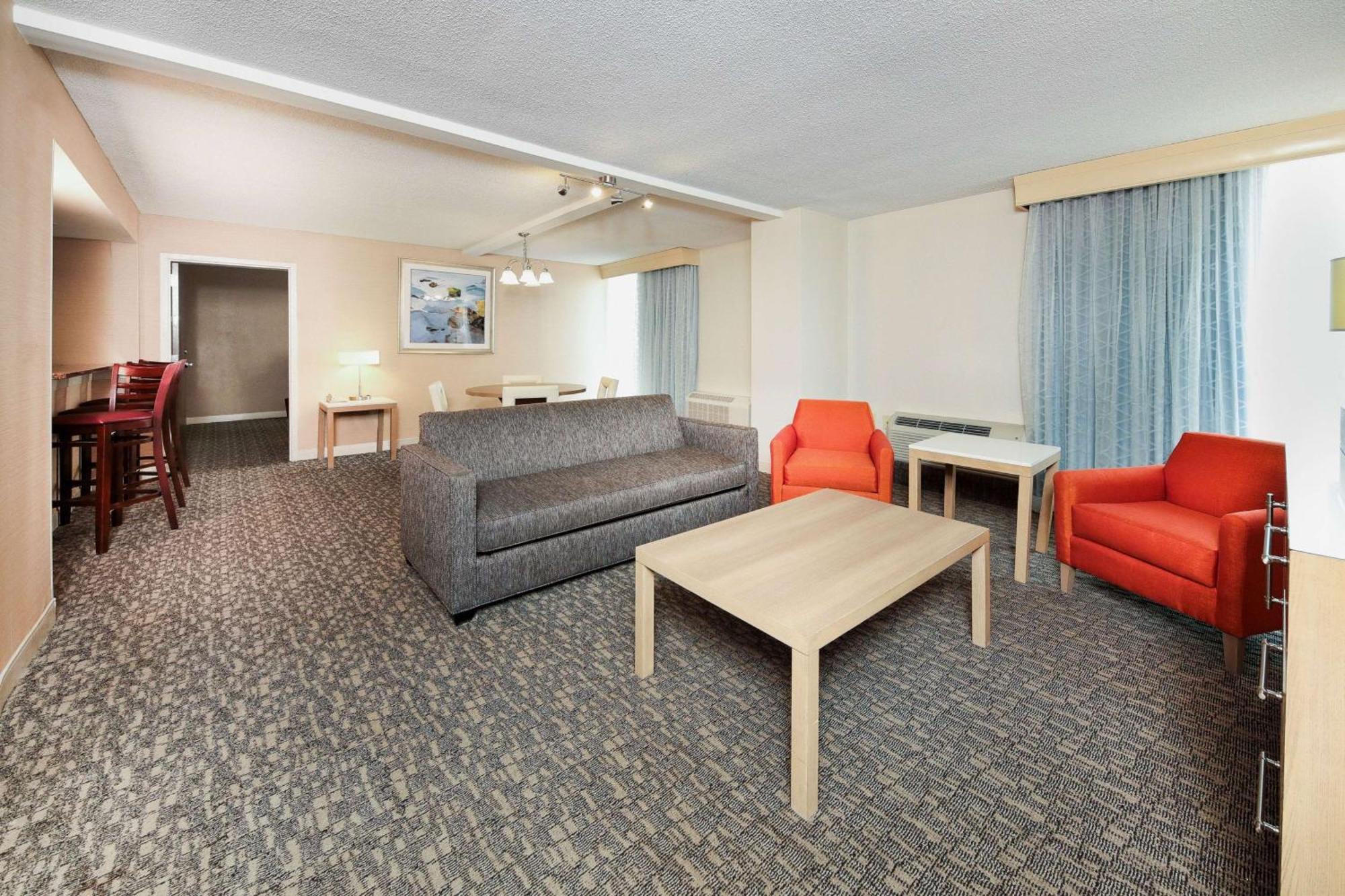 Doubletree By Hilton Virginia Beach Exterior photo